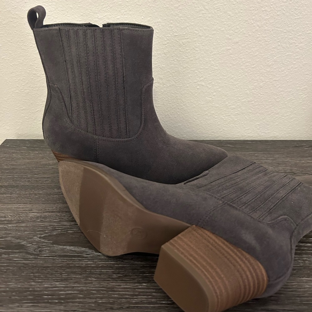 Women’s 6.5 never worn no tags